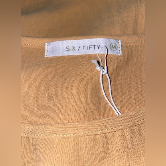 Six Fifty Do The Twist Blouse Medium Career Business Office Work NWT Lightweight - Picture 3 of 6